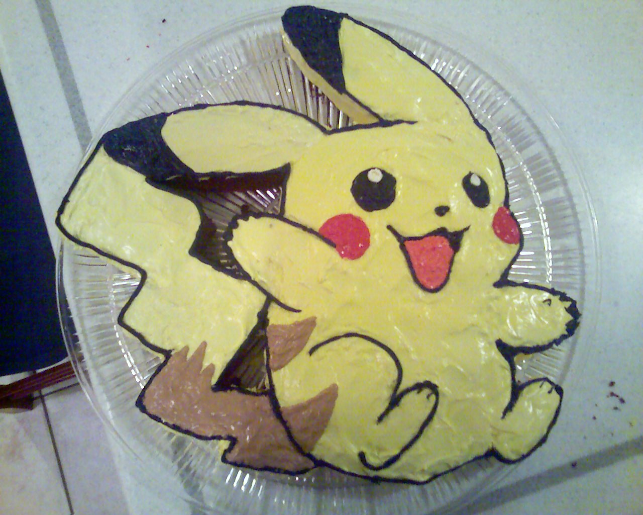Pikachu_Cake_by_Kikyo5622.jpg